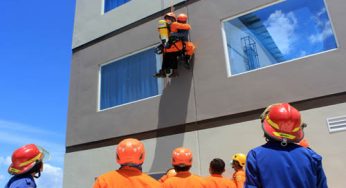 SAR Kupang Gelar Simulasi Evakuasi Korban di Gedung Bertingkat