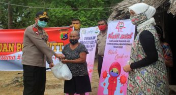 Polda NTT Salurkan Sembako untuk Warga Terdampak Korona di Noelbaki