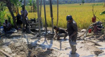 Petani Noelbaki Gali Sumur di Sawah untuk Selamatkan Tanaman Jagung