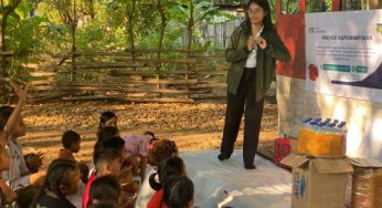 Mahasiswa PPG Prajabatan Undana dan Komunitas Mangrove Leaf Ajak Anak Kelola Sampah Plastik Melalui Ecobric