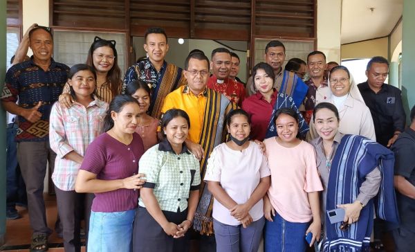 Uskup Weetabula Kirim Pesan Khusus Untuk Gubernur NTT